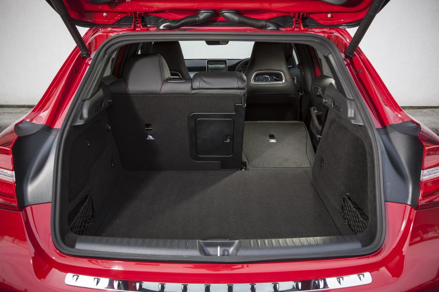  Mercedes-Benz GLA250 AMG 2014 года  (UK) (фото 35 из 52)